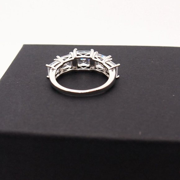 Incredible Opulent 5 Stone 6.00ctw Princess Cut Anniversary Band " Must See " - Picture 10 of 11